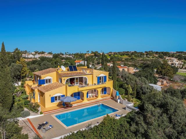 Moradia V5+1 com piscina privada e vistas espetaculares 308m² Guia