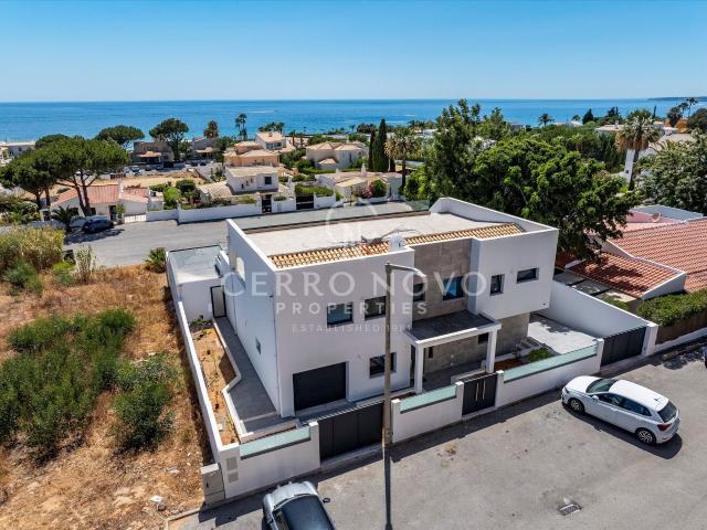 Moradia deslumbrante V5 2+3 quartos com Vista Mar na Galé 230m² Albufeira e olhos de água