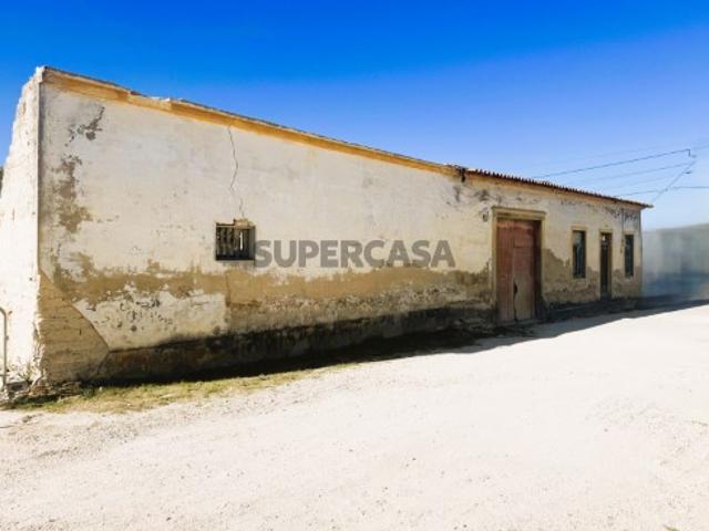 Moradia devoluta para restauro em Ílhavo