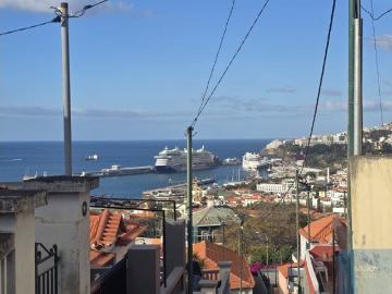 Moradia dividida em Dois Pisos Independentes no Funchal 114m² Santa Maria Maior Funchal