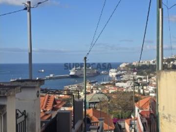 Moradia dividida em Dois Pisos Independentes no Funchal