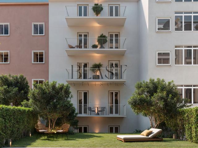 Moradia Exclusiva V7 com 794m2, Jardim e Piscina no Coração da Lapa – Lisboa