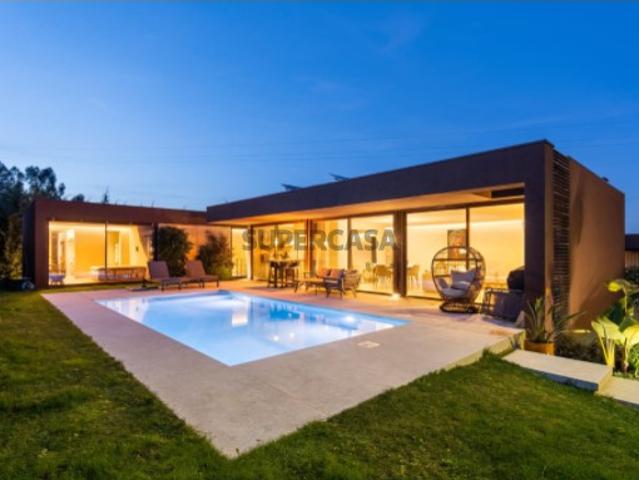 Moradia Exclusiva V4 com Piscina aquecida