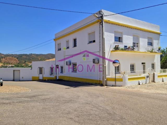 Moradia exclusiva com 7 quartos e anexos!