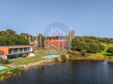 Moradia Exclusiva com Assinatura de Eduardo Souto de Moura n. 232m² Vau