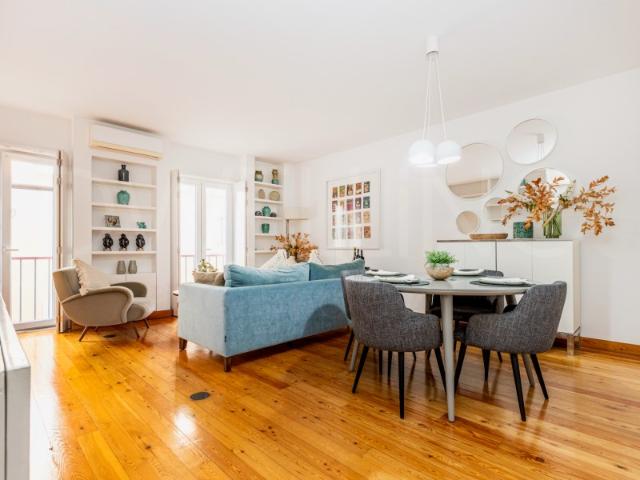 Moradia Exclusiva com Garagem e 3 Suites junto à Av. da Liberdade!