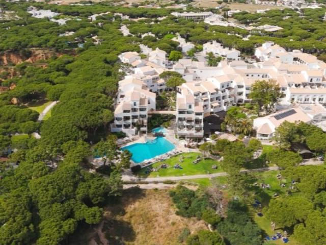 Moradia exclusiva com patios privados, no Pine Cliffs Resort, com acesso direto à praia, golf, etc