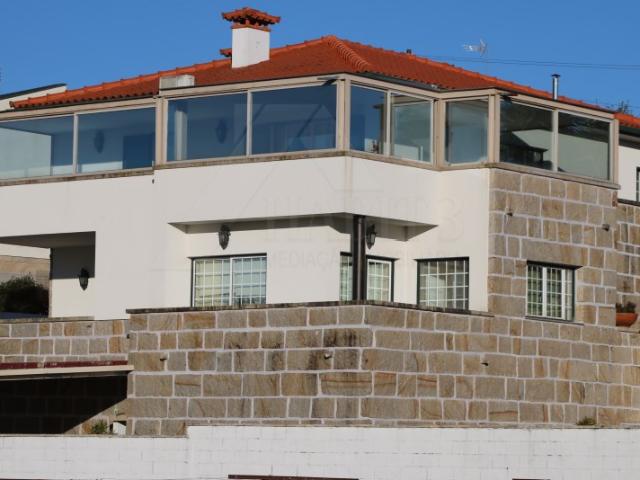 Moradia Exclusiva com Piscina
