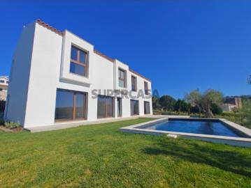 Moradia exclusiva com piscina em zona tranquila