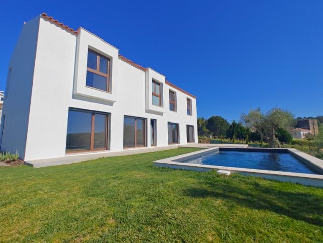 Moradia exclusiva com piscina em zona tranquila