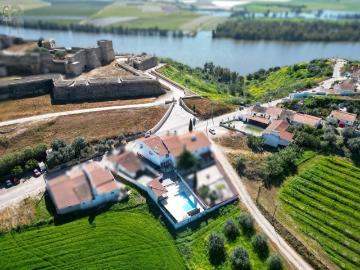 Moradia exclusiva com Piscina junto ao Castelo de Juromenha 189m² de Requinte 'Chave na Mão'