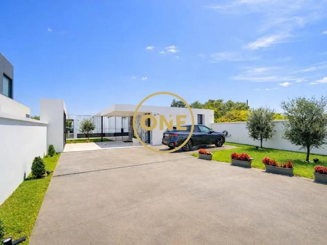 Moradia Exclusiva e Contemporânea de luxo com piscina