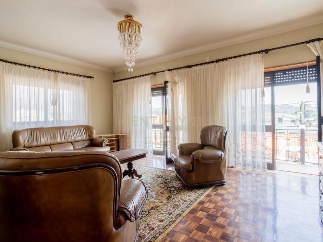 MORADIA EXCLUSIVA EM ALCOBAÇA – CONFORTO, ESPAÇO E POTENCIAL DE INVESTIMENTO!