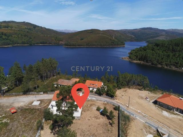 Moradia Exclusiva em Ilha Privativa na Albufeira de Venda Nova – Gerês