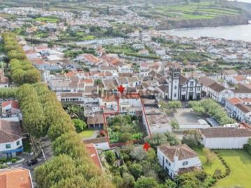 Moradia Exclusiva no Centro da Lagoa, São Miguel Oportunidade Única de Investimento e Habitação