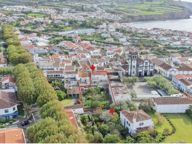 Moradia Exclusiva no Centro da Lagoa, São Miguel Oportunidade Única de Investimento e Habitação