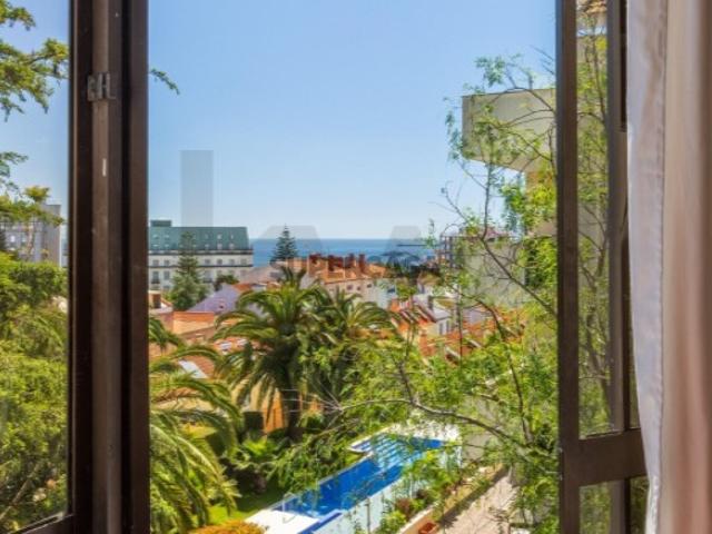 Oportunidade! A sua casa de sonho no coração do Monte Estoril. Investimento de topo! Vistas mar!