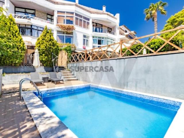 Moradia Exclusiva no Monte Estoril com Piscina, Jardim e Estacionamento | Conforto a 5 min da Praia