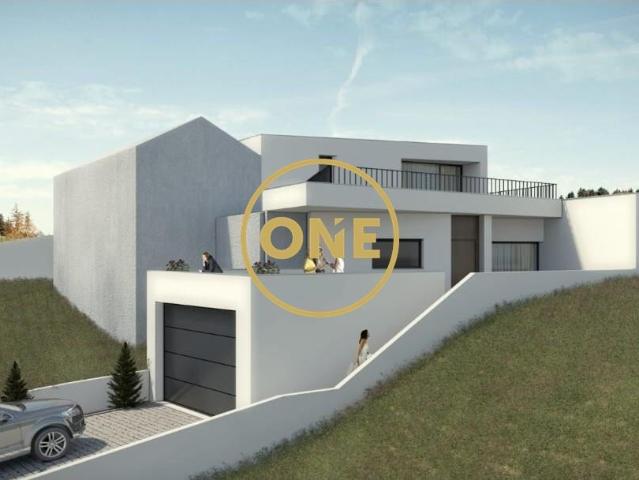 Moradia Exclusiva para reconstrução, com Projeto Aprovado e Licença a Pagamento – Casal Godeis
