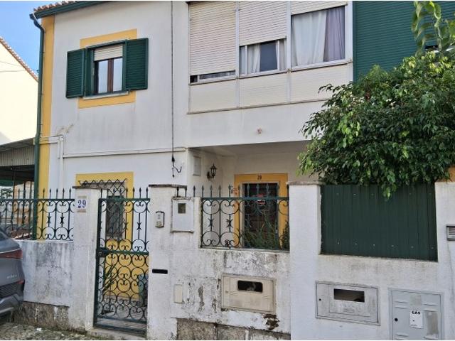 Moradia e anexo registado Cova da Piedade, Almada