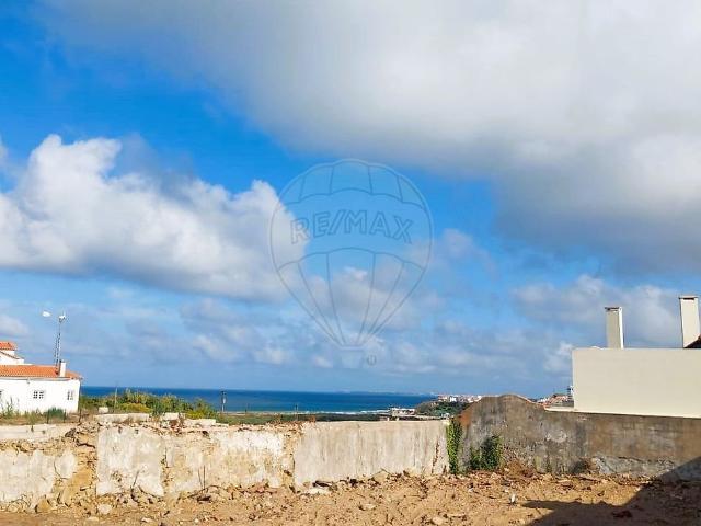 Moradia e anexos para recuperar, COM VISTA MAR, em lote de 3. 152m² da Lourinhã e Atalaia