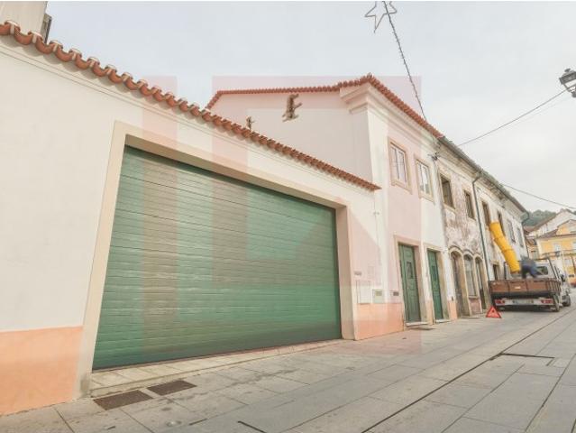 Moradia e Garagem no centro histórico da Lousã