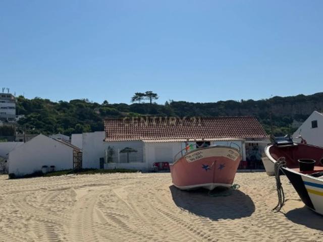 Moradia e restaurante na primeira linha da praia Fonte da Telha