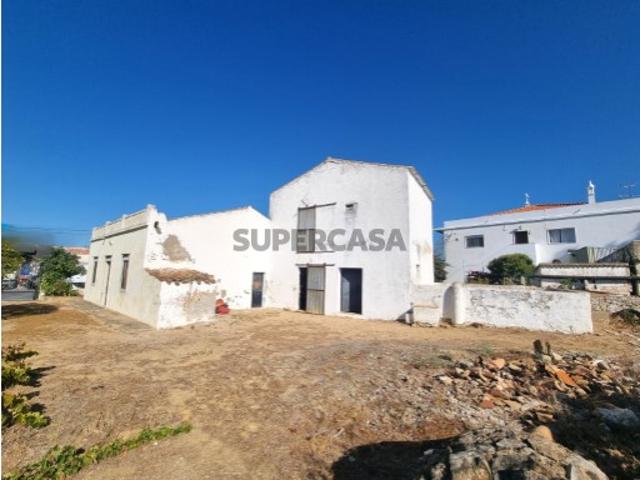 Moradia e terreno com 7 960m2 junto á Estrada N2, em Faro
