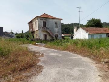 Moradia e Terreno em Fervença Maiorga