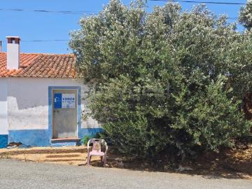 Moradia e Terreno Rústico localizados na freguesia de Alcaria Ruiva