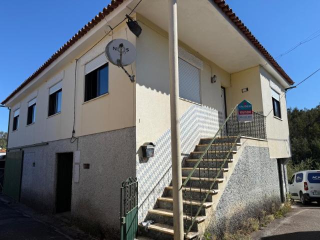 Moradia e vários anexos em Oveiro, Barragem da Aguieira, Santa Comba Dão