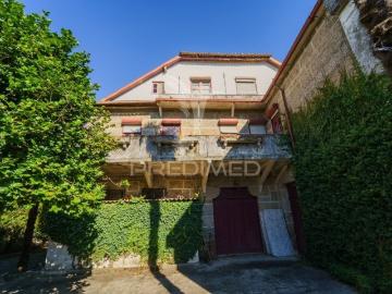 Moradia / Edifício no Centro de Guimarães – Oportunidade Única de Investimento