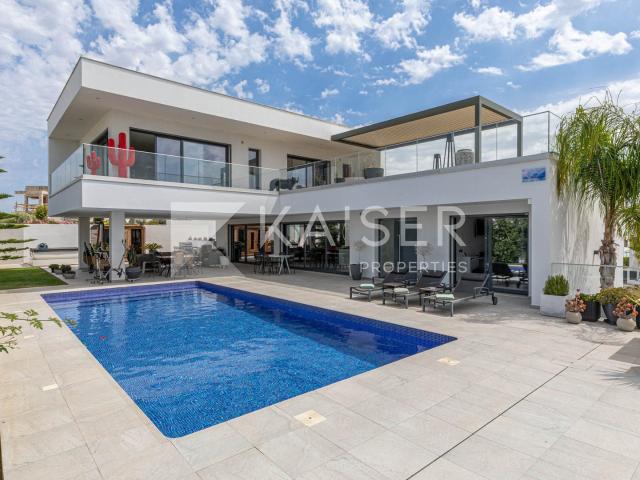 Moradia elegante, moderna e contemporânea com cave, garagem 285m² Alcantarilha e Pêra