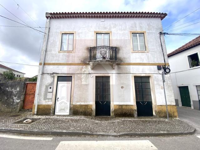 Moradia em Malhou Viva no Piso de Cima, Arrende o de Baixo!