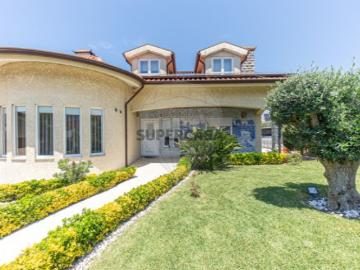 Moradia T5 em Nogueira da Regedoura