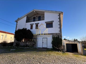 Moradia em Aldeia
