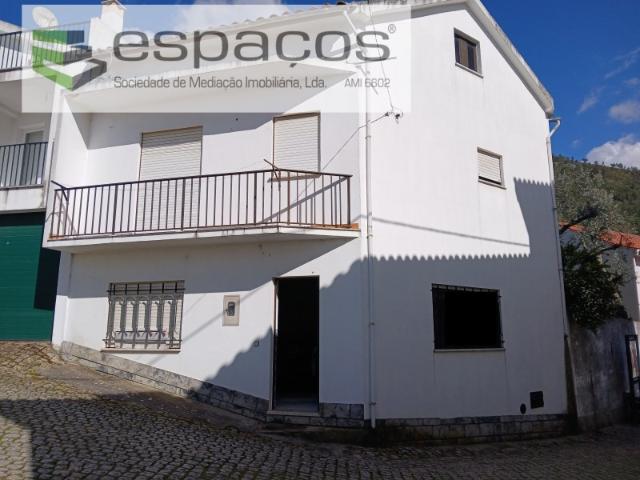 Moradia em aldeia na Serra do Moradal