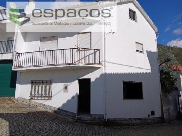Moradia em aldeia na Serra do Moradal
