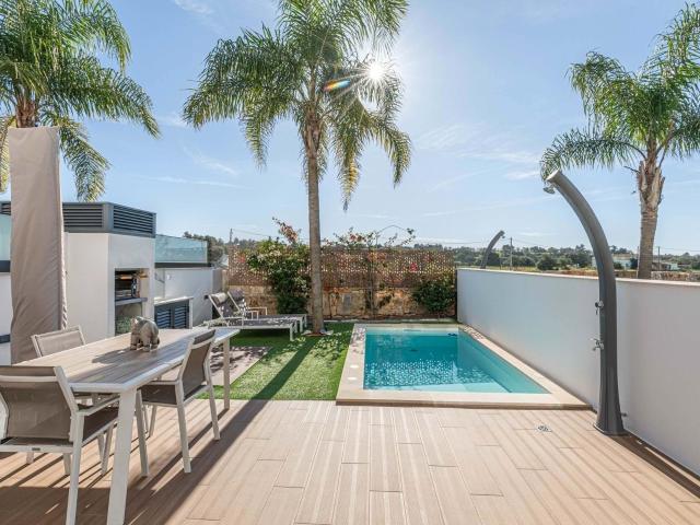 Moradia em banda moderna com 4 3+1 quartos, piscina e gara. 264m² Ferreiras