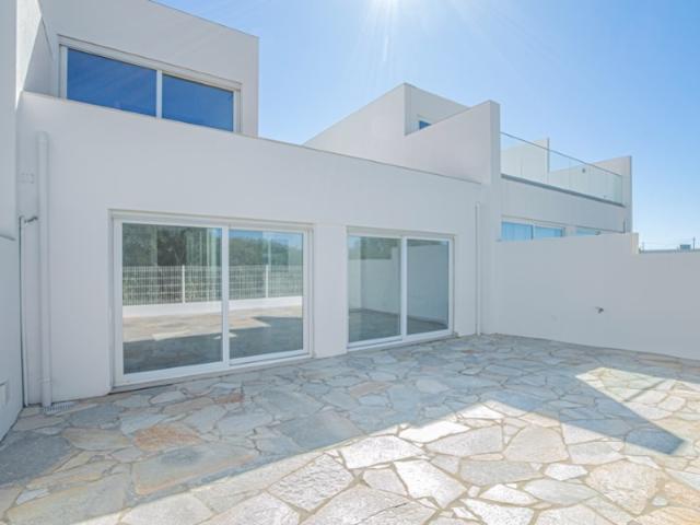 Moradia em banda, nova, 3 quartos, vista mar