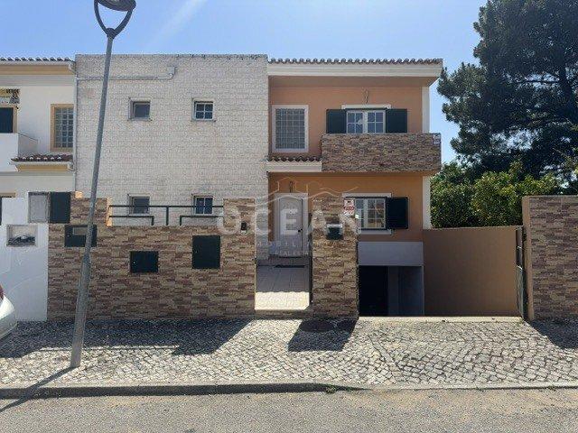 Moradia em banda à venda no Beco do Girassol Quinta da Serralheira
