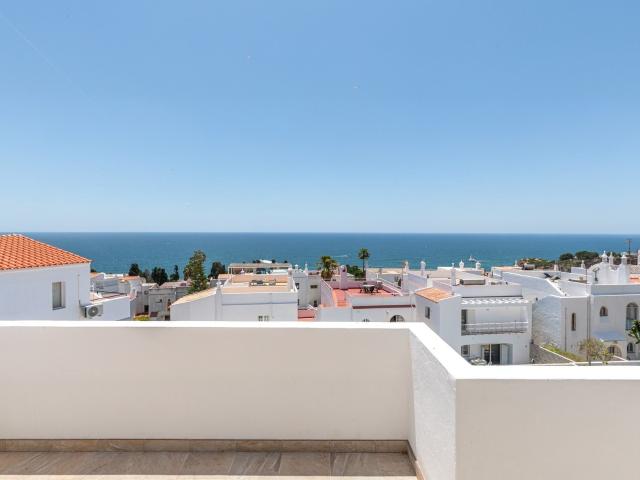 Moradia em banda com vista deslumbrante e panorâmica para o. 121m² Albufeira e Olhos de Água