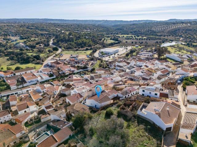 Moradia em banda com potencial de valorização, Barão de São Miguel