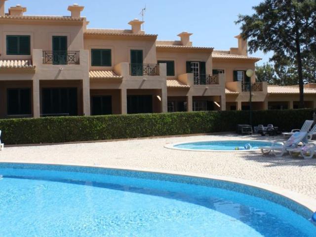 Moradia em banda em Olhos de Água, Albufeira e Olhos de Água