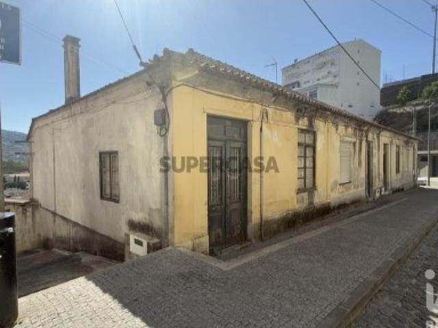 Moradia em banda em Peso da Régua e Godim de 260 m²