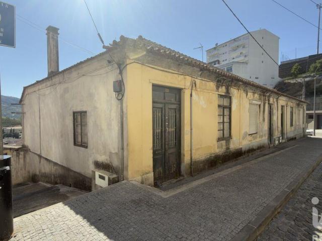 Moradia em banda em Peso da Régua e Godim de 260 m²