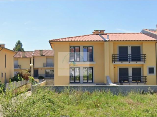 Moradia em Banda Gaveto Vila Verde