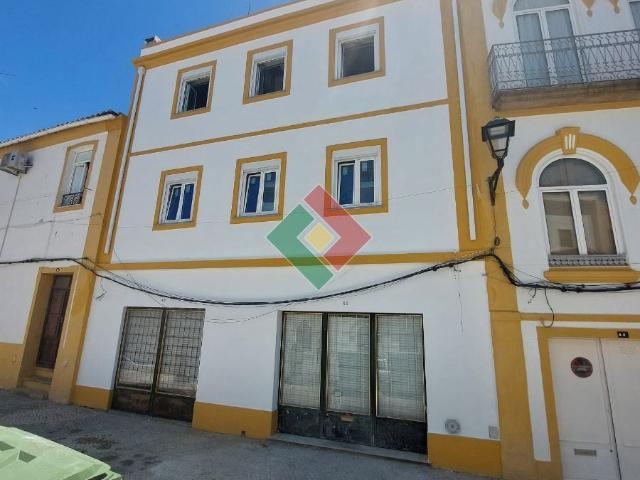 Moradia em banda, para venda, Portalegre Sé e São Lourenço