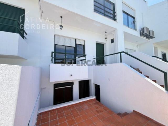 Moradia em Banda T4 no Feijó Espaço, Conforto e Excelente Localização