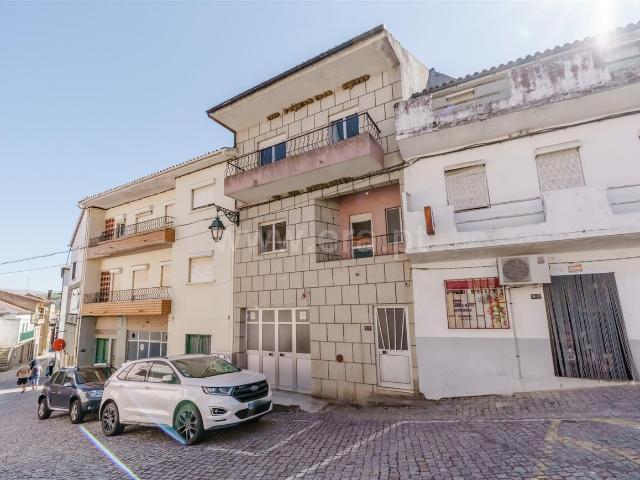 Moradia em Banda T4 / Covilhã, Peso